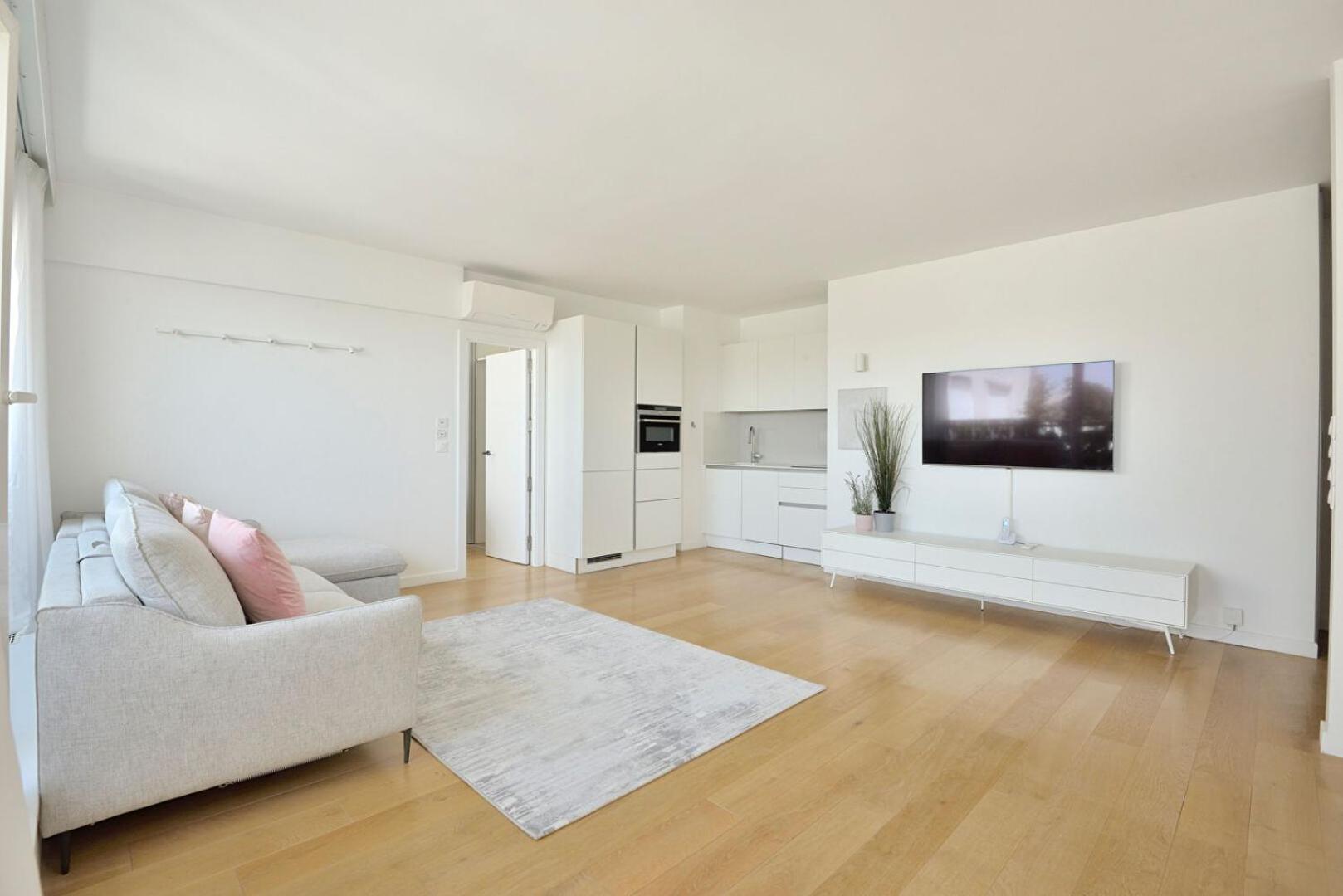 The Eiffel Tower - A Luxurious With Breathtaking Views Of The Eiffel Tower Appartement Parijs