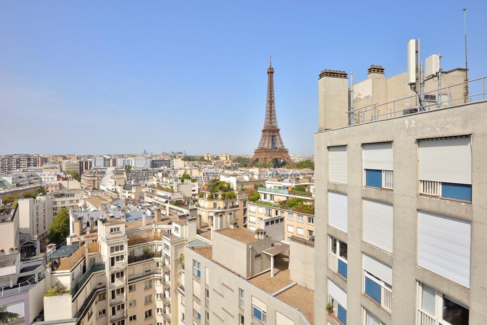 The Eiffel Tower - A Luxurious With Breathtaking Views Of The Eiffel Tower Appartement Parijs