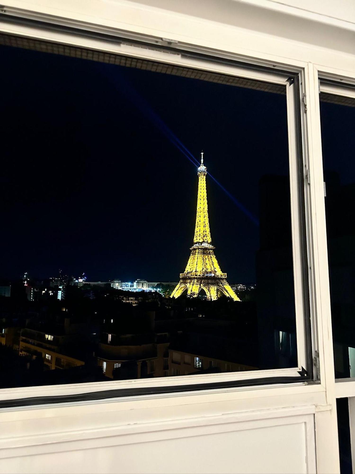 The Eiffel Tower - A Luxurious With Breathtaking Views Of The Eiffel Tower Parijs